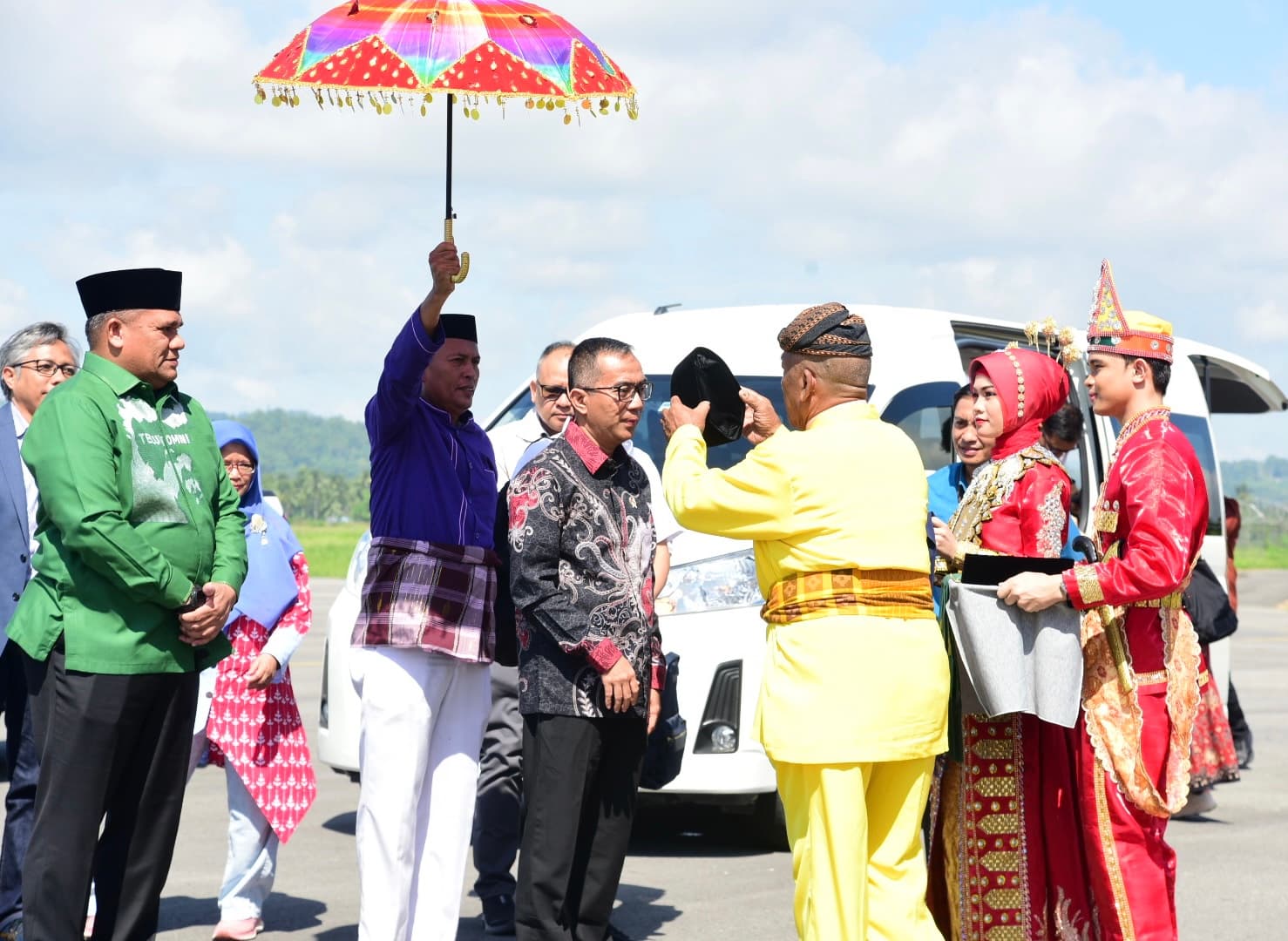 Kedatangan Mendiktisaintek Disambut dengan Adat Mopotilolo