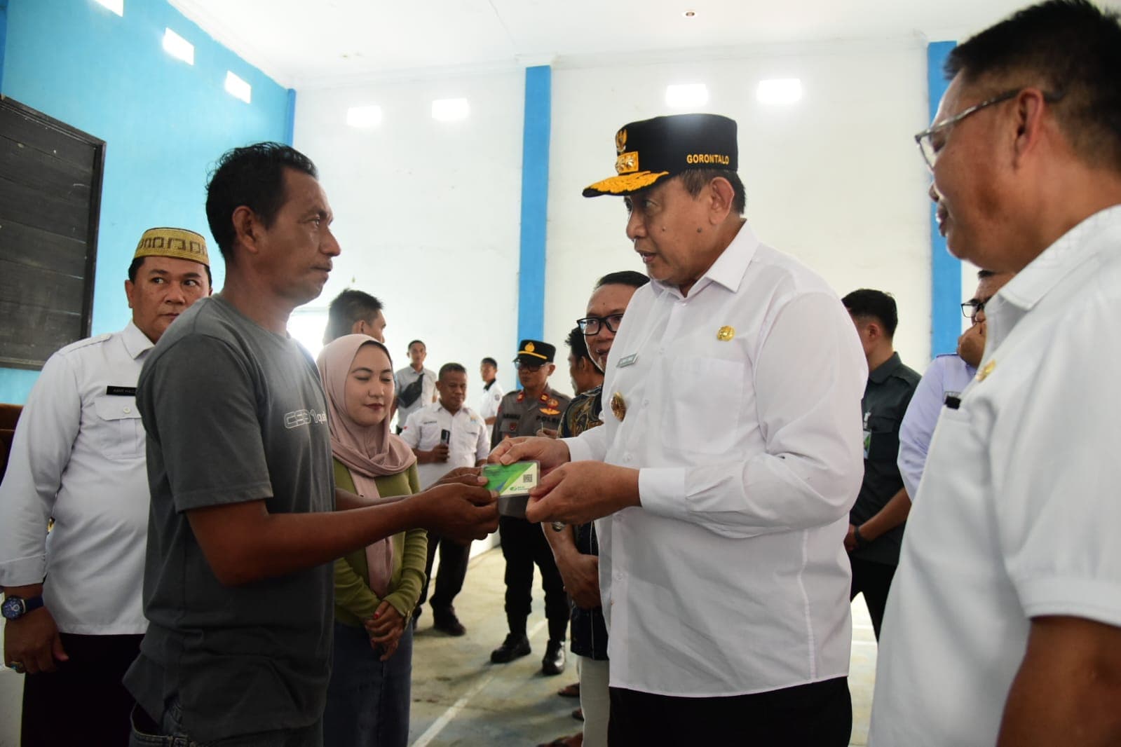 Kunker ke Bone Pesisir, Gubernur Gusnar Tunaikan Janji Kampanye