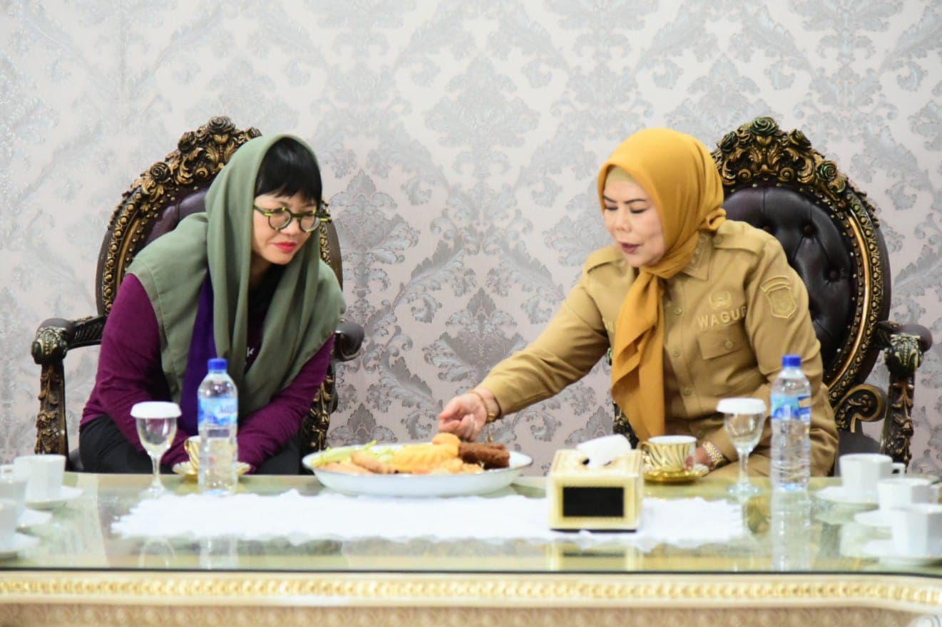Wamen Diktisaintek Stella Christie Disambut Adat Mopotilolo di Gorontalo