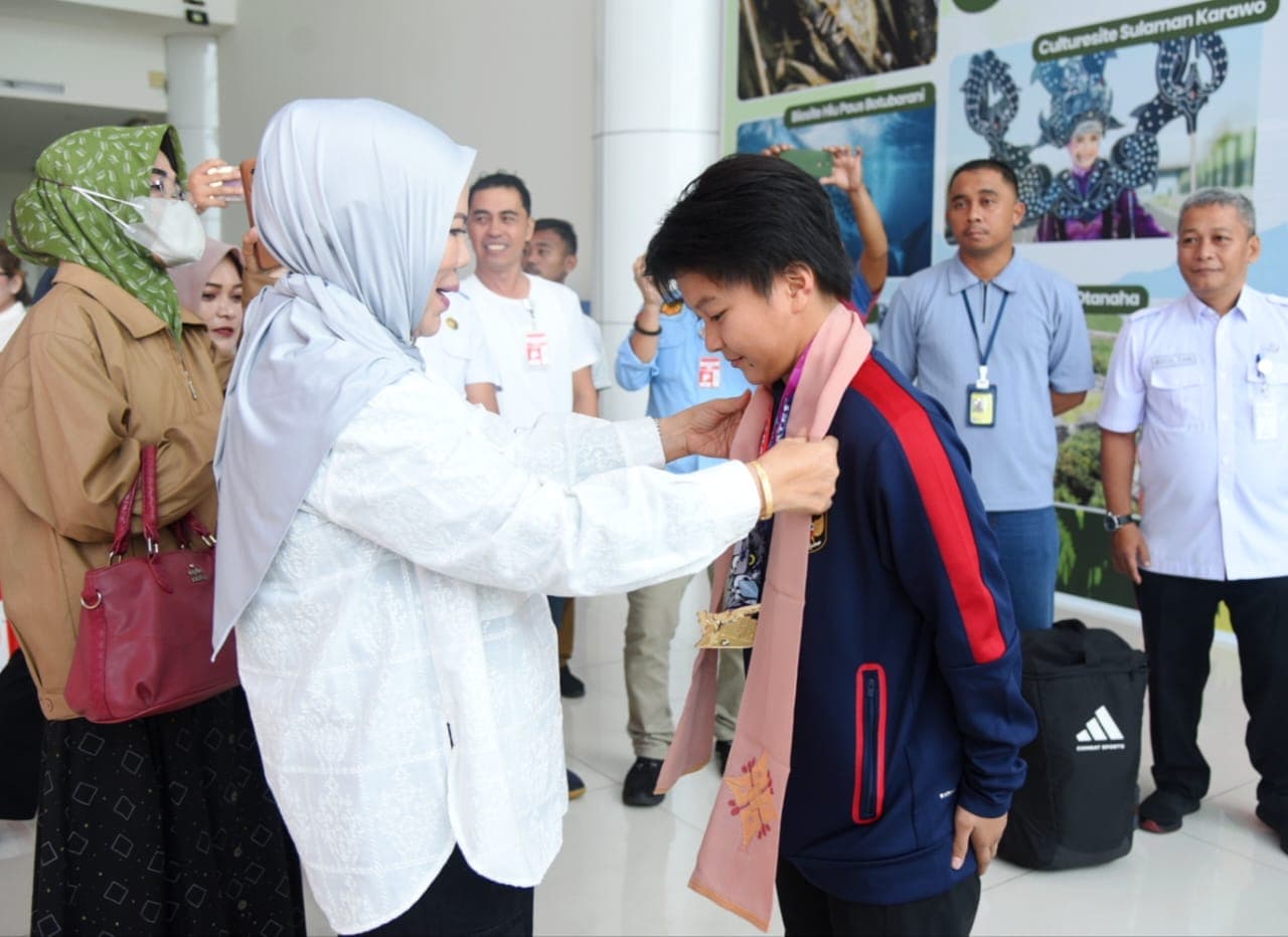 Wagub Gorontalo Sambut Kedatangan Atlet Juara Dunia Karate