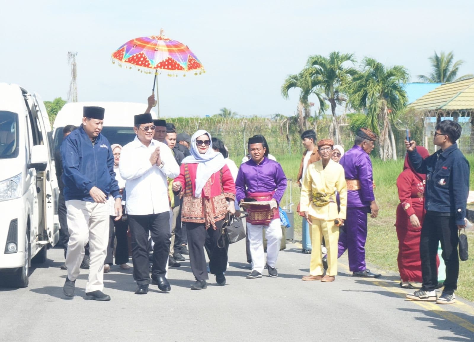 Wamen Transmigrasi Disambut Adat Mopotilolo